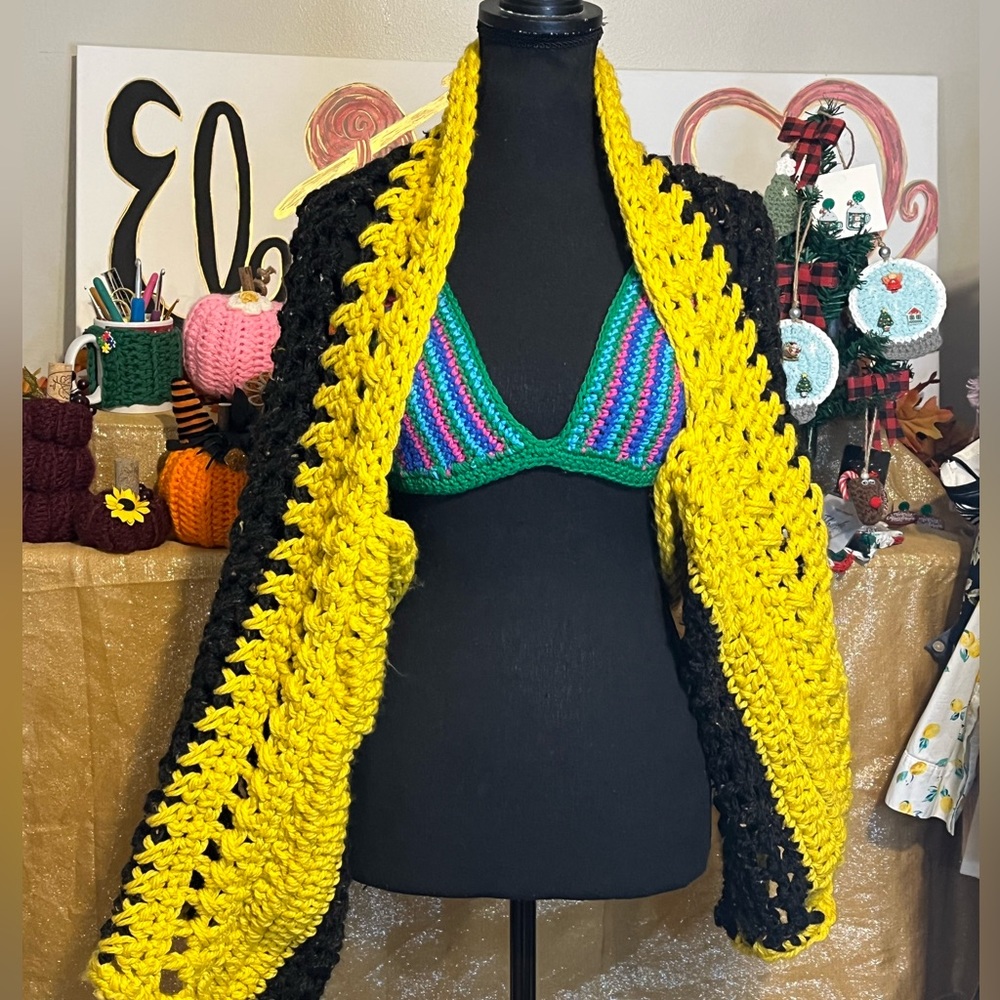 SOLD - Crocheted Cropped shrug Black & Yellow chunky Steelers Football - Picture 9 of 13